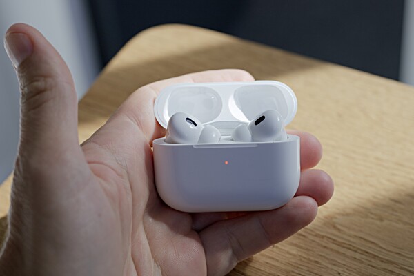 Apple AirPods Pro là thương hiệu tai nghe Bluetooth mini chất lượng cao
